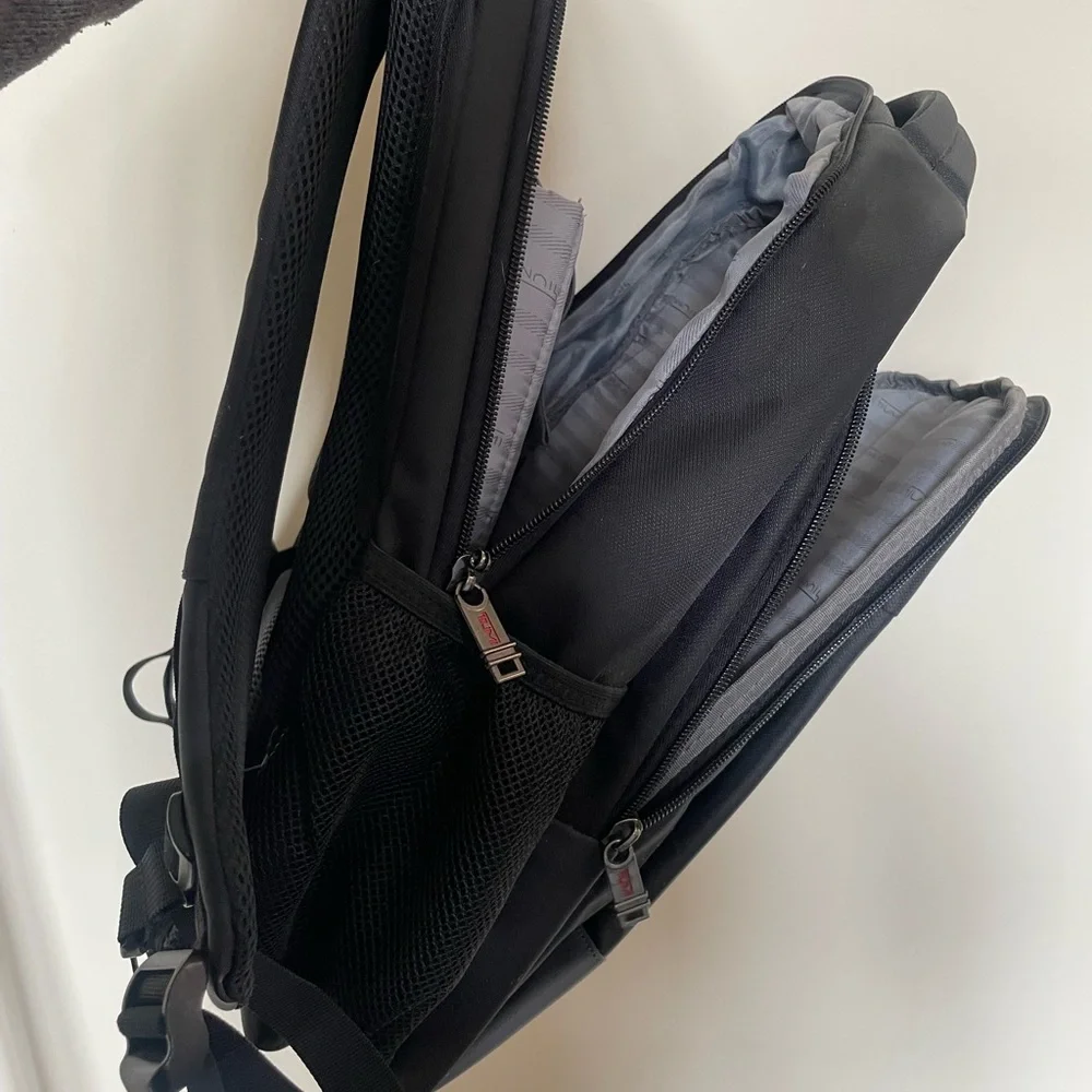 Tumi backpack - Picture 5 of 9